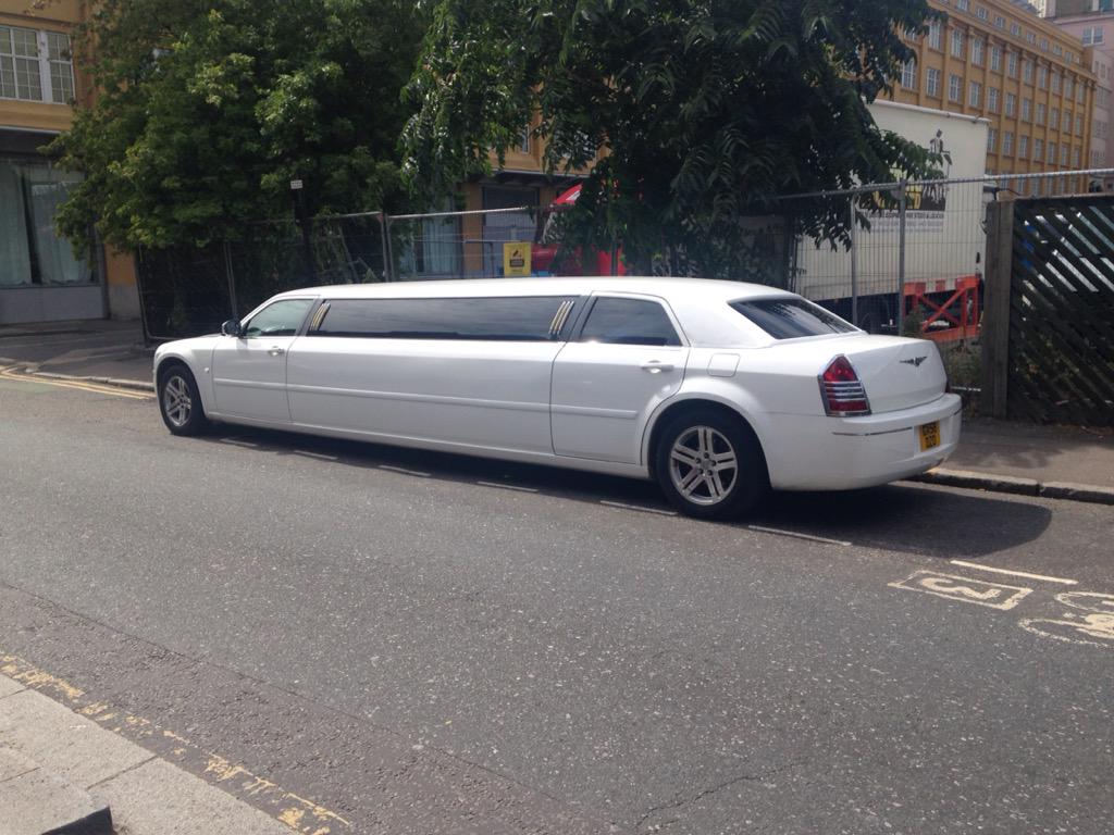 sjgrigg77's tweet photo. @itv2 did you order the stretch Bentley for @kaynewst? it's outside now #GetKanyeToFollowITV2 http://t.co/GS6MFSfDPK