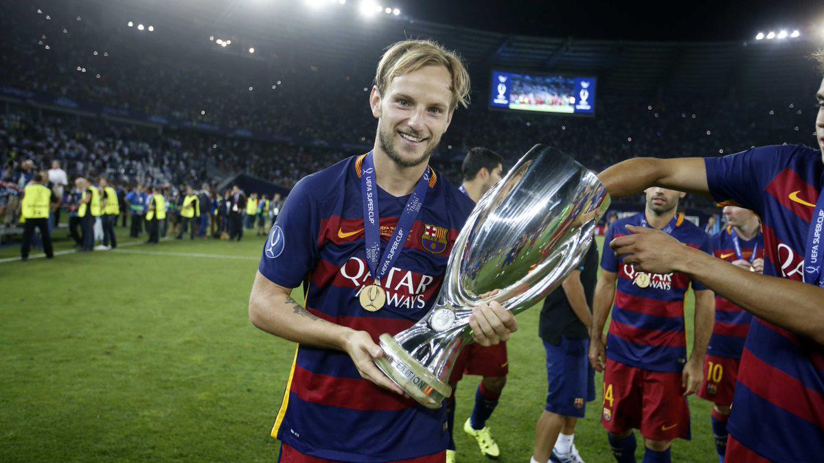FCBarcelona's tweet photo. [PHOTOS] The players with the UEFA Super Cup
Full photogallery: http://t.co/DK4kRZHXaw #C4MPIONS http://t.co/1m5KIzRI2s