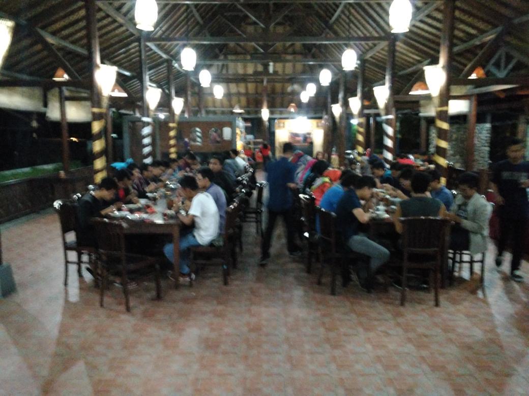 ifuii15's tweet photo. Ini juga makan di Joglo Dhahar 🙆 http://t.co/UdrPrpr8IR