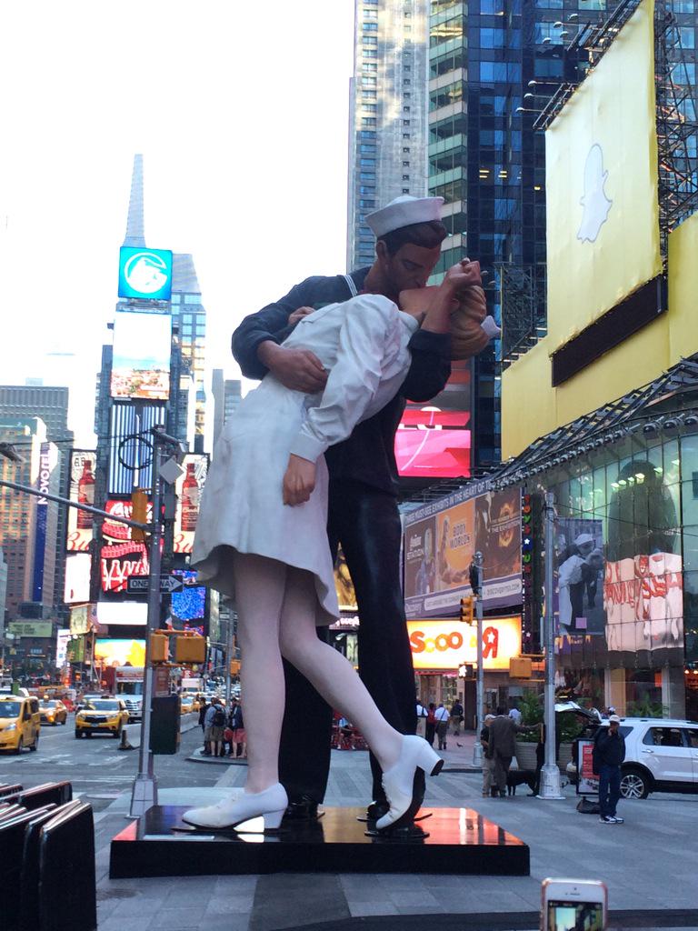 tjholmes's tweet image. Back in #TimesSquare this morning. #VJDay
