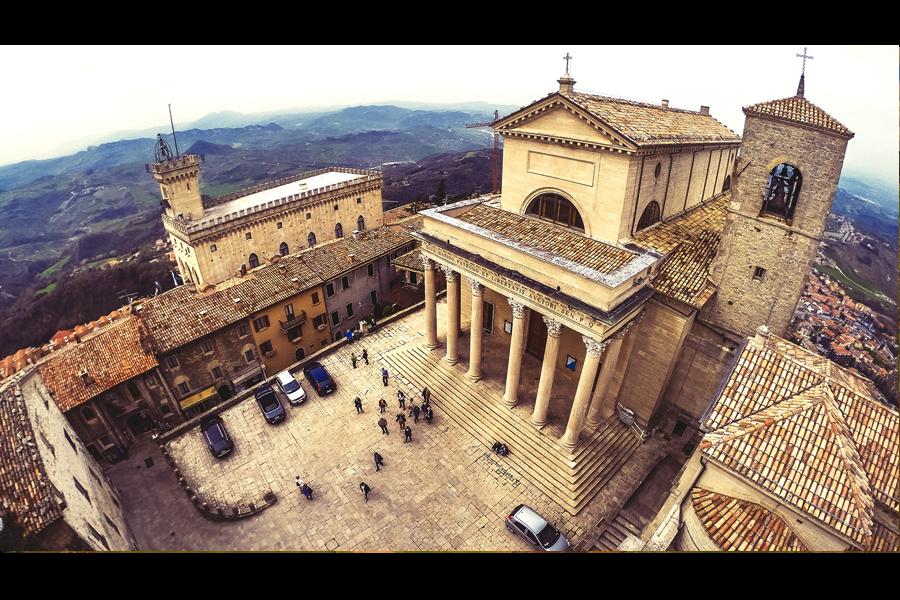 Itermind's tweet image. Panorami cittadini da un punto di vista particolare...quello dei #droni..itermind.altervista.org/?p=520 @RitwittoeSeguo