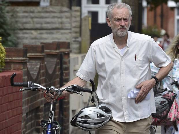 Independent's tweet photo. Labour MPs threaten to try and oust Jeremy Corbyn if he's elected http://t.co/NHLn5dvJ7J http://t.co/O7LyX57QJL