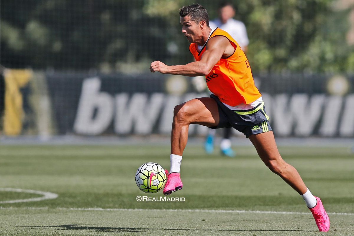 realmadrid's tweet photo. Dura sesión de trabajo esta mañana en la Ciudad Real Madrid. 
#RealMadrid #HalaMadrid http://t.co/d2b3Ee0Eik