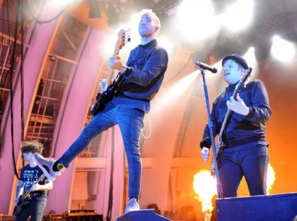 FOBzummerinfo's tweet photo. #BoysOfZummer at the Hollywood Bowl in Los Angeles, CA 8.10.15 #BoysofZummerTour #FallOutBoy - A http://t.co/hFPXGXorMv