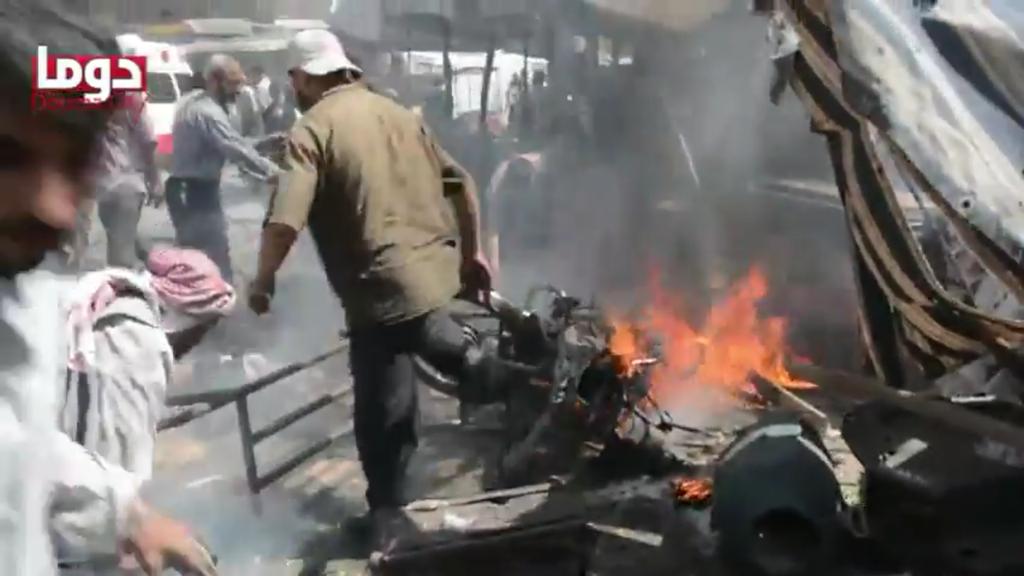 ThomasVLinge's tweet photo. #Syria: another day, another massacre; regime warplane bombarded the crowded market of #Douma https://t.co/y0wjs9PZQa http://t.co/JYikSR7whk
