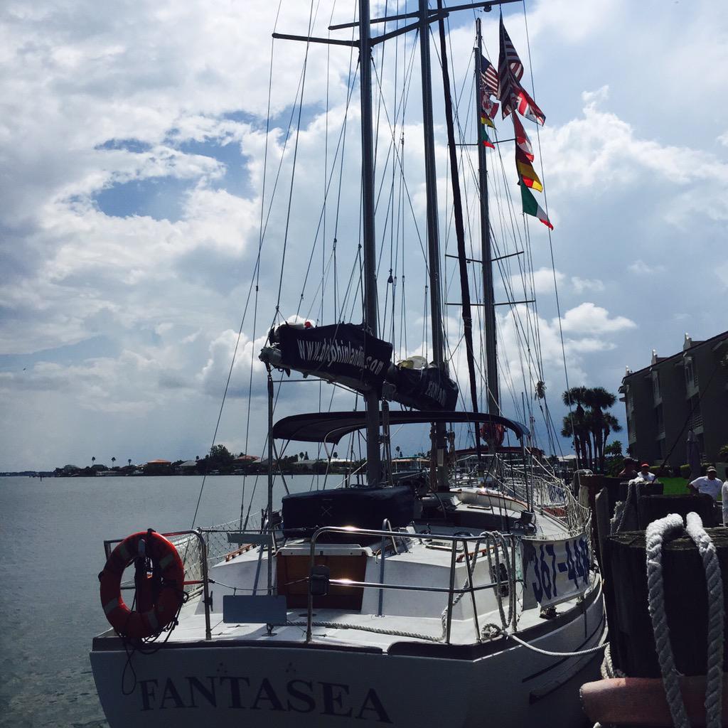 EarthlyGlamour's tweet photo. Beautiful sailing day. http://t.co/EgEChwOflc