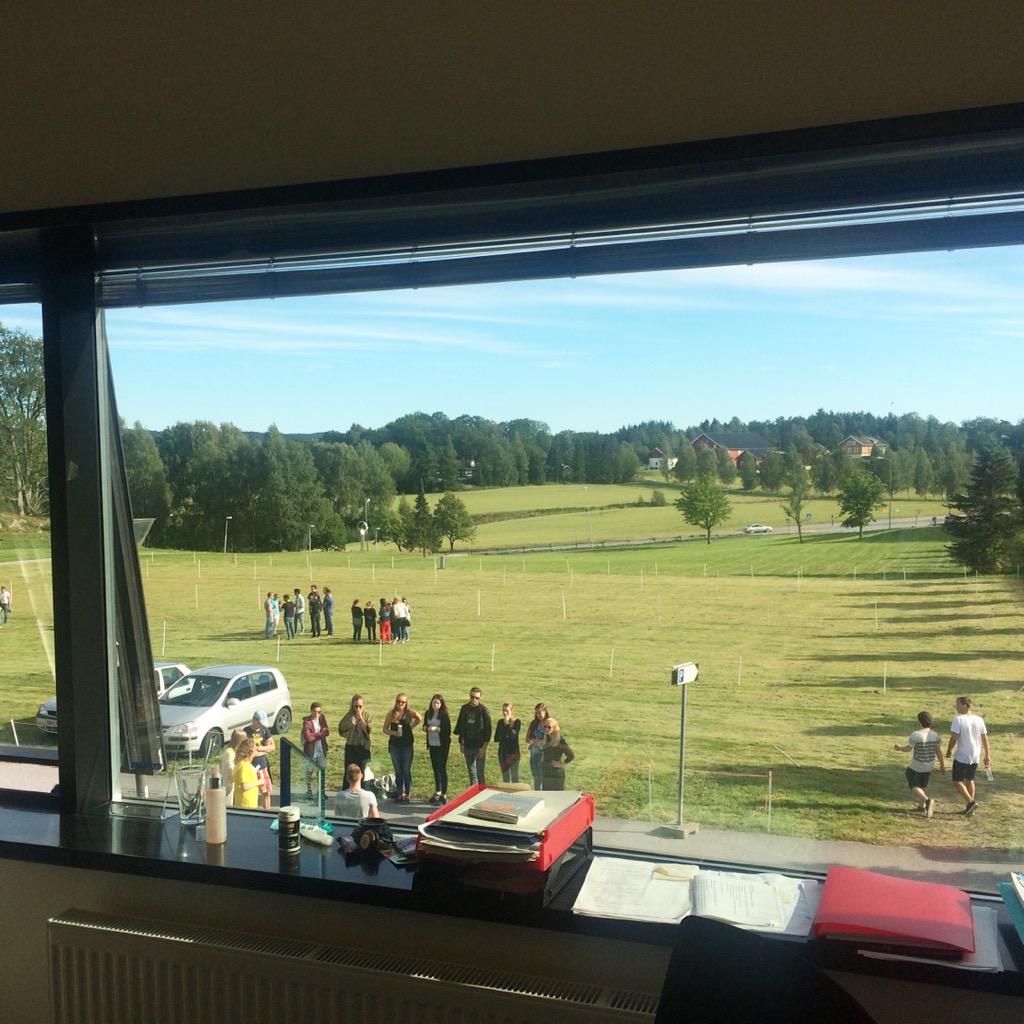 beathe's tweet image. #fadderuke er igang, noen jobber...:) Nyt, engasjer dere og gi alt dere kan i studiene! #it_hiof #studiestart #hiø