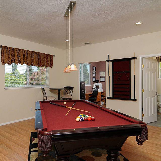 _sacrep's tweet image. #Spacious family-home with #sparklingpool and #outdoor #livingarea in #FairOaks on #quiet … ift.tt/1IKGoDW