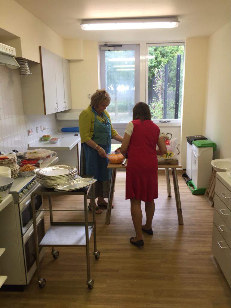 KeatsWard's tweet photo. Preparing for our opening BBQ #keatsward @NHS_ELFT http://t.co/5ouu5CJ7g9