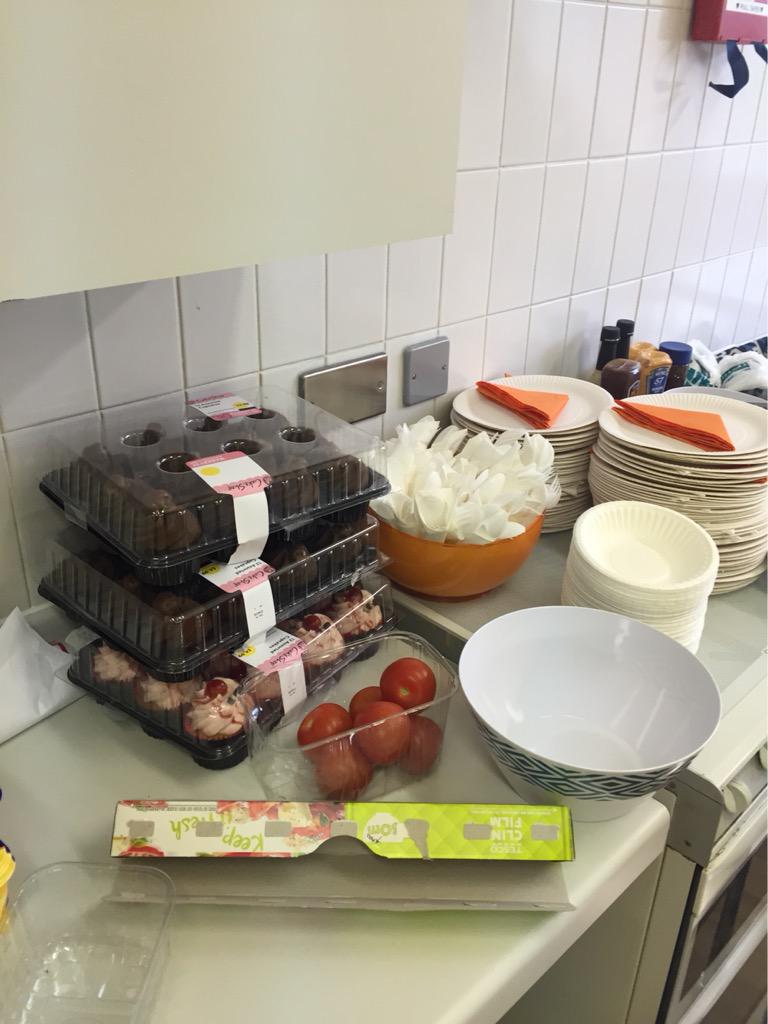 KeatsWard's tweet photo. Preparing for our opening BBQ #keatsward @NHS_ELFT http://t.co/5ouu5CJ7g9
