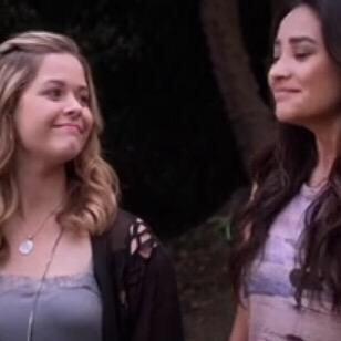 Sapphicsontv's tweet image. OMG EMISON ALWAYS GET ME LIKE 😍 #emisoniseverything #Emison #CeCeIsA #PLLAnswers