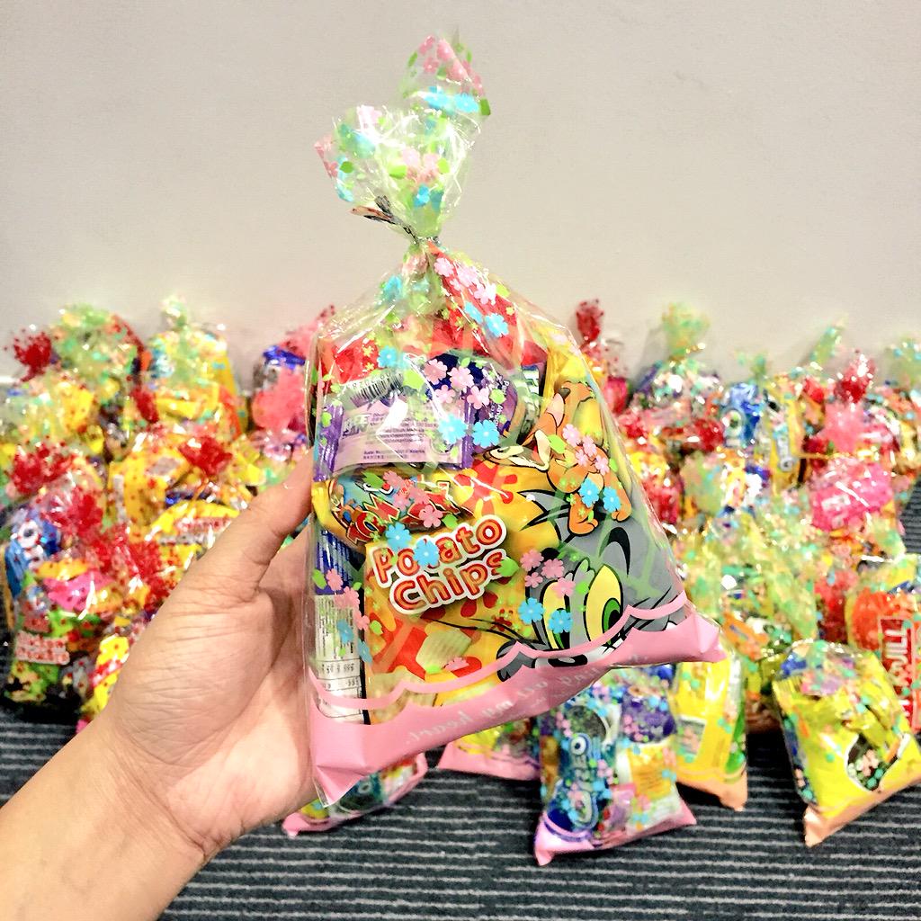 RPHangsOut's tweet photo. We only have 50 of these snack packs up for grabs tomorrow! So hurry down from 2-5pm @ South Agora #RPHangsOut http://t.co/zd66TzZ9bj