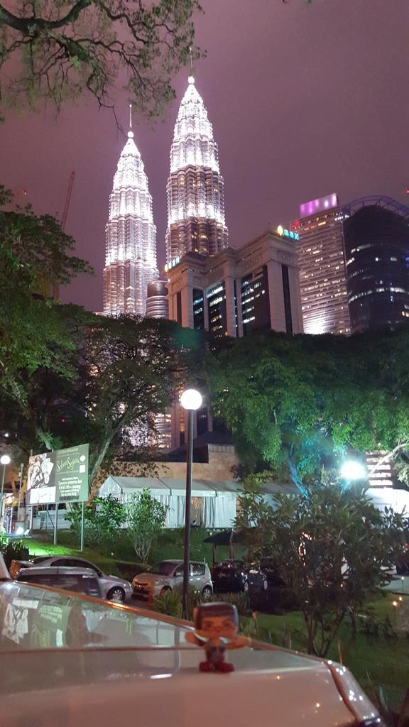 RandstadTalents's tweet photo. Laatste vakantiedag dus nog 1 keer genieten van het nachtleven in Kuala Lumpur #AlexandraGenda @RandstadTalents http://t.co/guG8nZqEit