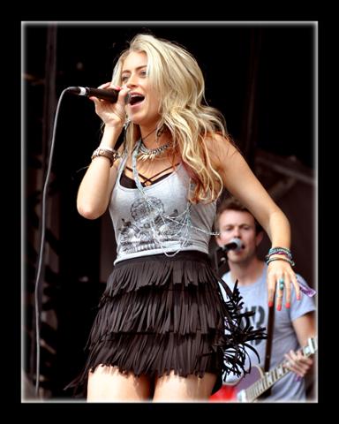 CCMFLive's tweet photo. #WCW Gotta love some @BrookeEdenMusic! #CCMF #CCMFer http://t.co/zPeckJG6tW
