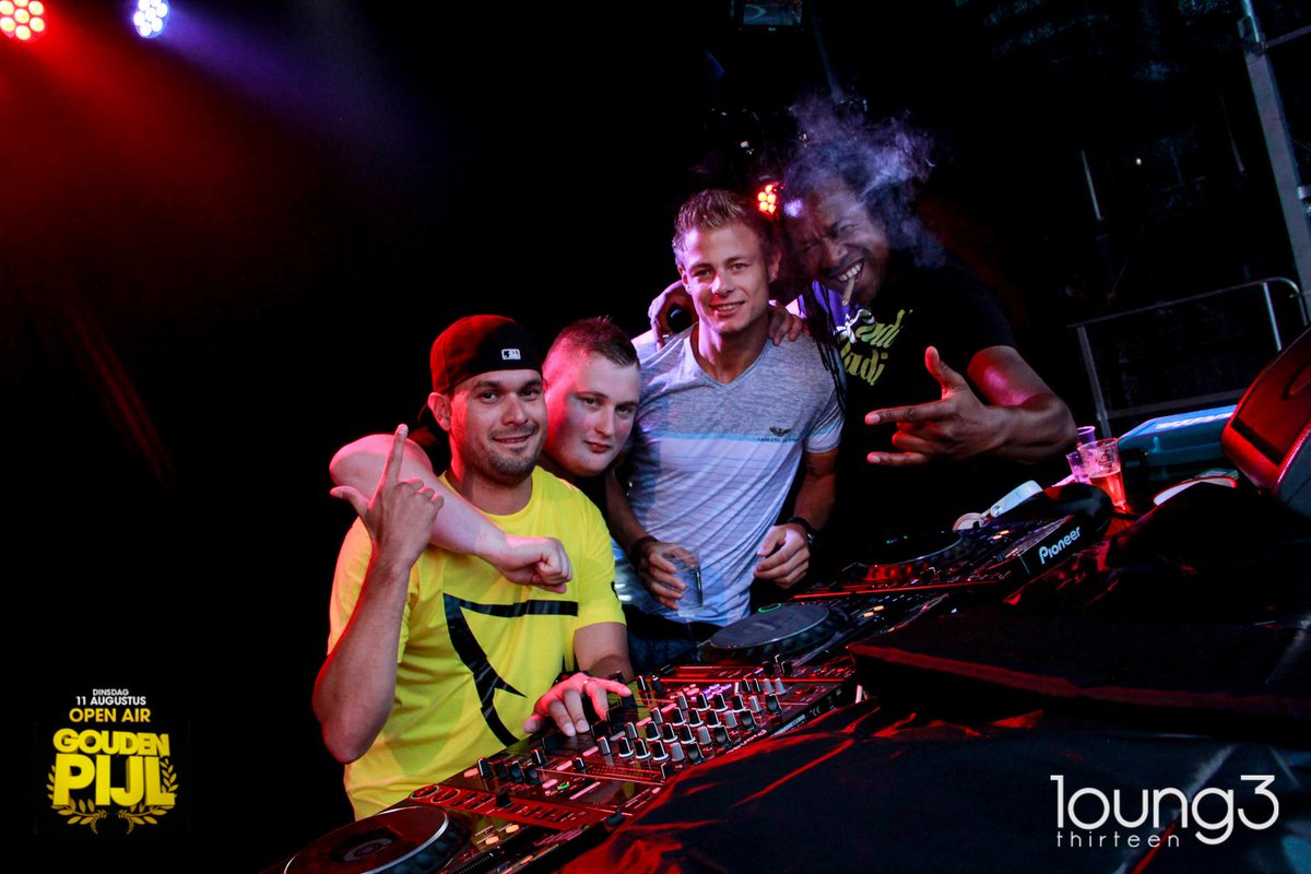 DJ's D'Maduro <a href="/djdwink/">d-wink</a> <a href="/Jeffmusicnl/">Jeffrey Mol</a> en <a href="/MCSherlock/">No Shit! Sherl⭕ck</a> tijdens <a href="/Lounge_13/">Lounge13</a> Gouden Pijl Open Air