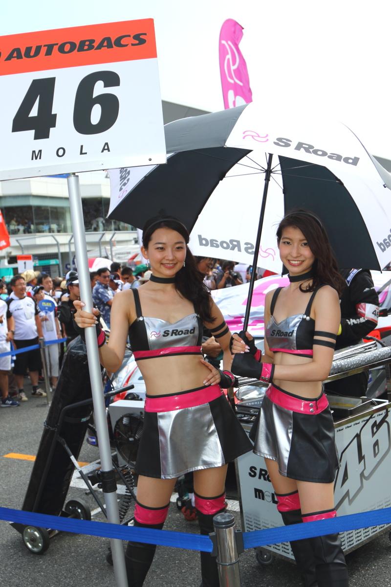 nyaan9999's tweet photo. サイン貰い損ねた。。。
S Road GIRL♡平咲夏加さん、鈴木紗楽さん
#fsw_GT4 #スーパーGT #SRoadGIRL #安定の可愛さ #鈴鹿でサイン欲しい http://t.co/MTvWdCeGp5