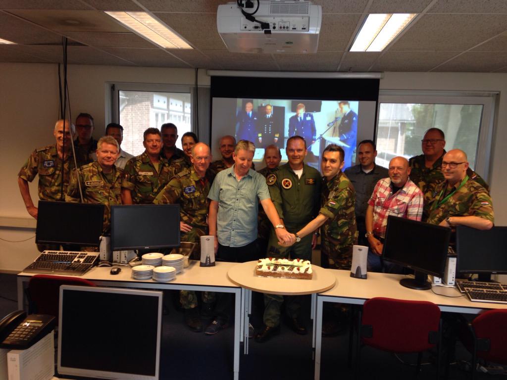 Simultaan #Taartmomentje Go-Live SAP F-16 <a href="/VlbVolkel/">Vliegbasis Volkel</a> <a href="/VlbLeeuwarden/">Vliegbasis Leeuwarden</a> @LCWvlbWdt #ATFME #DMO goed werk!