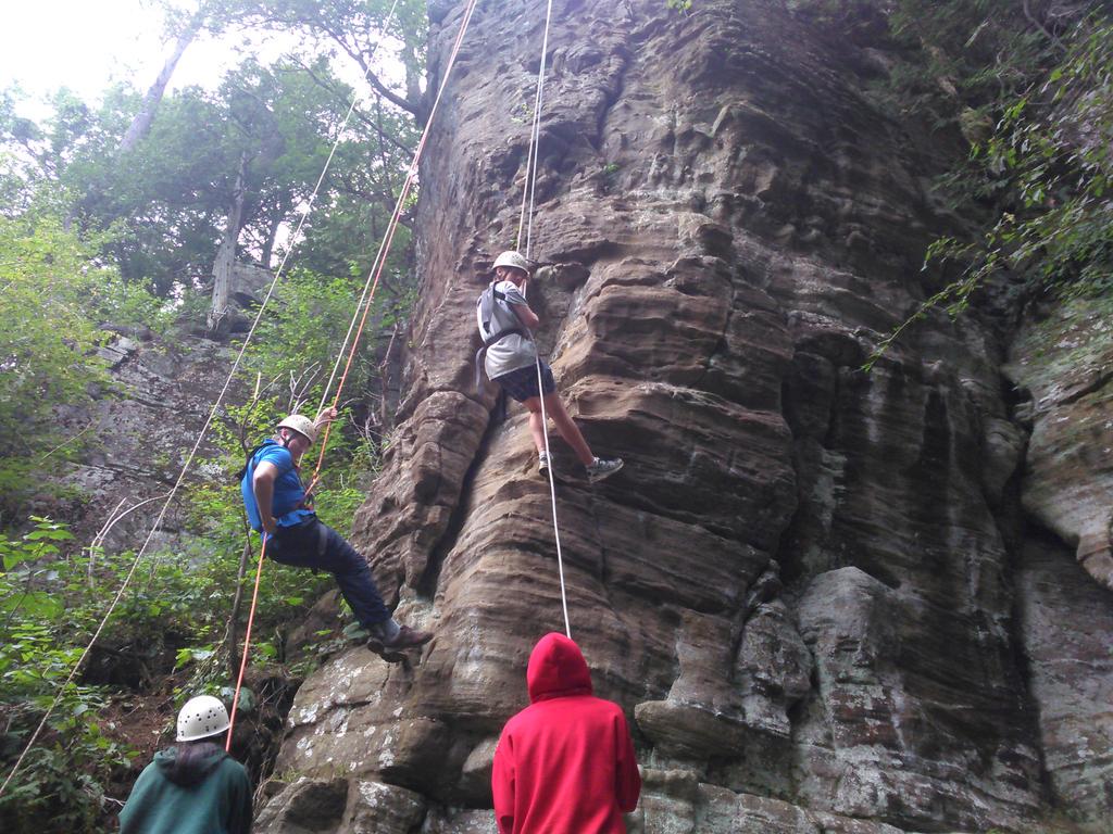 68thScouts's tweet image. 68th and 70th london teaming up for fun rappelling at #hsr.