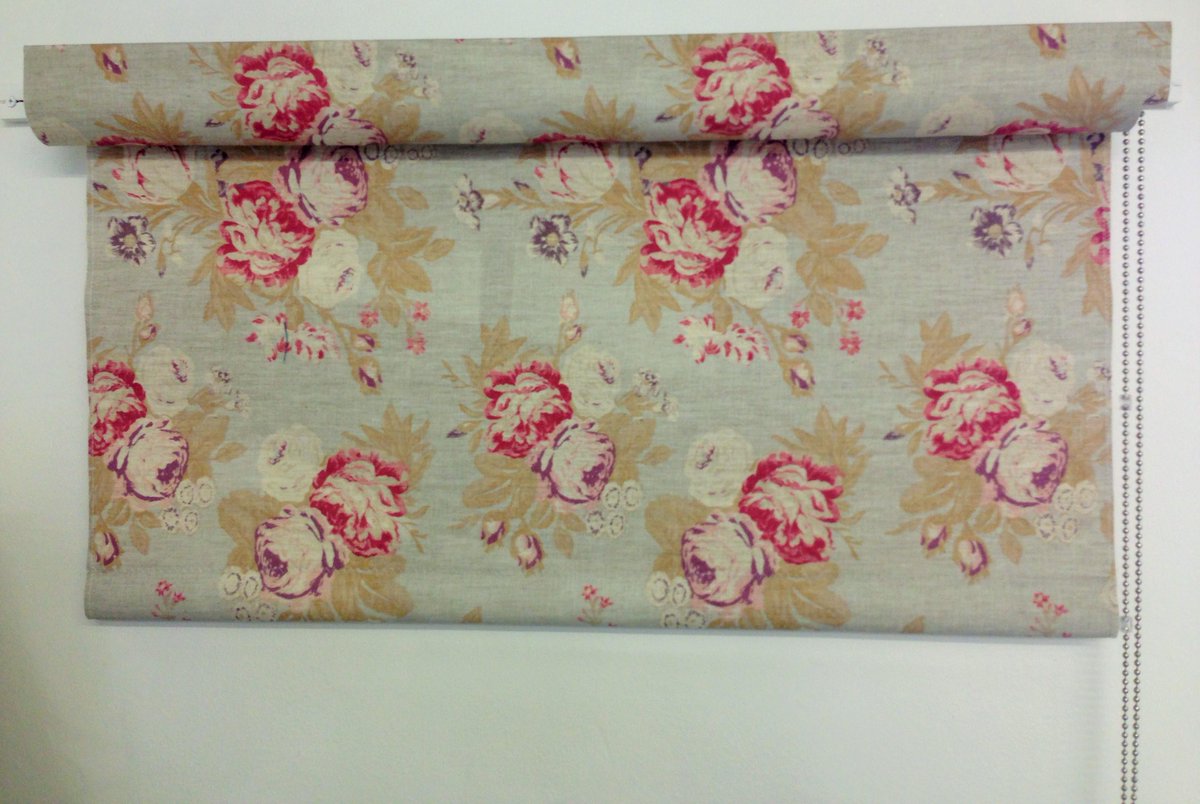 SophieRose2015's tweet image. Who says roller blinds have to be boring? We can create them from nearly any fabric in our studio #prettyandpractical