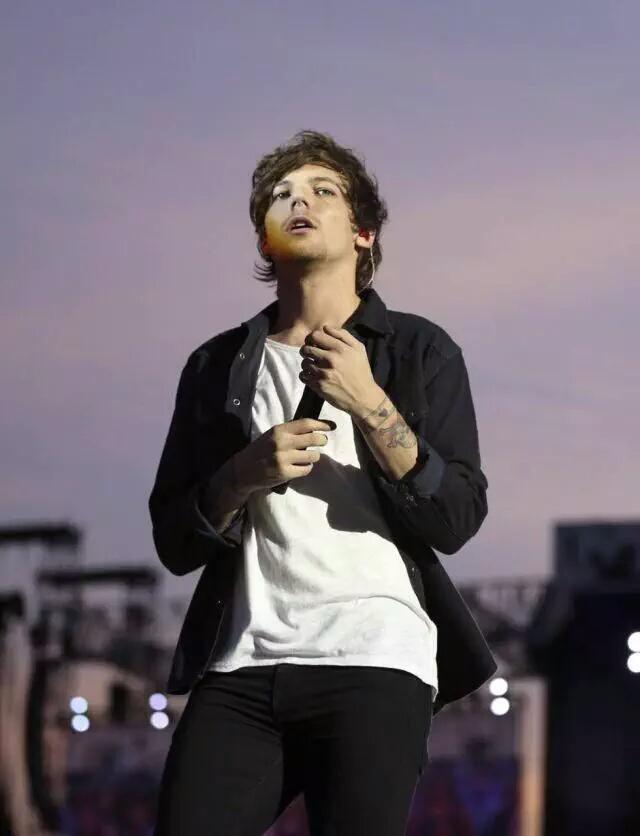 Louis (@lcouistcmlinsco) on Twitter photo 