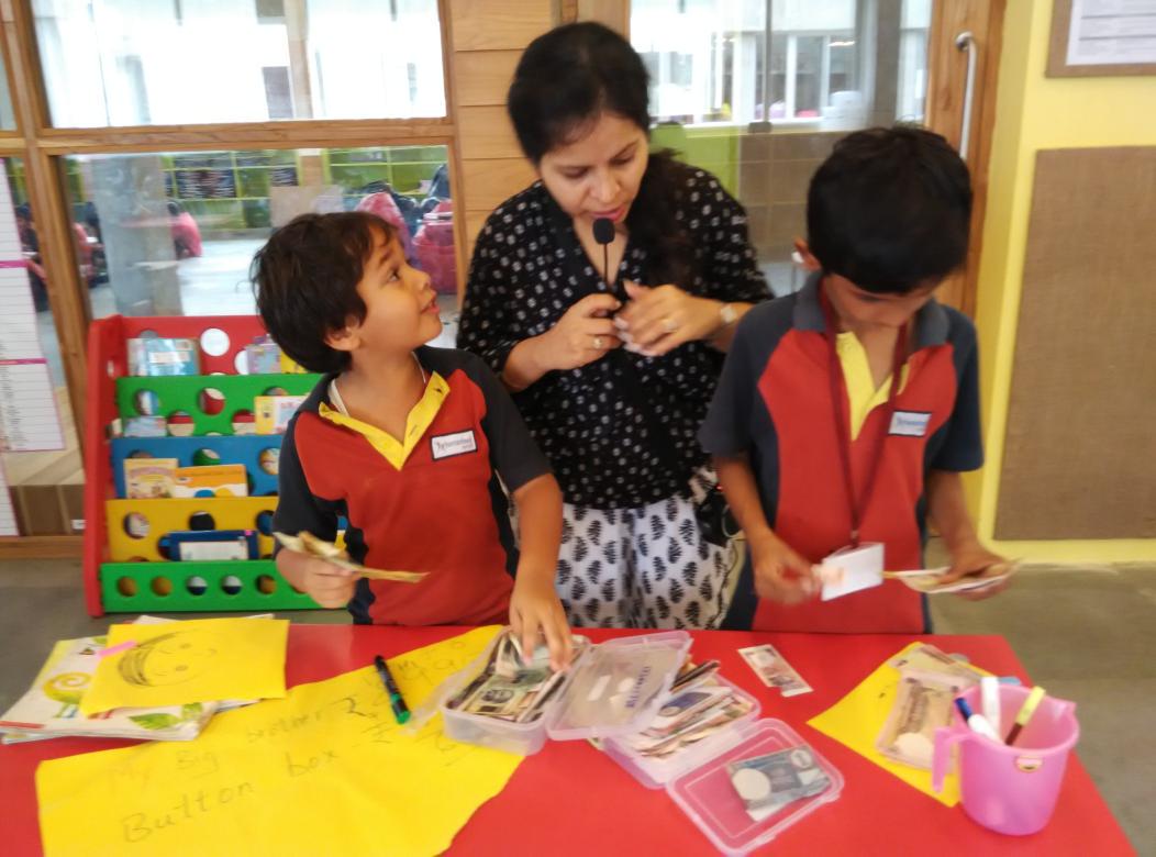 ChestaDhingra's tweet photo. Learners constructing meaning in addition by creating  market simulation , it was really significant for th http://t.co/s6XkIUcyRS