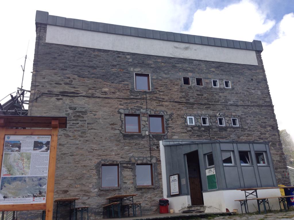 Seri_Bus's tweet photo. #rifugiogastaldi #vallidilanzo @Escursionismoit @MontagnaEstate @sentieridimonta @passionmontagna @APSMONTAGNA http://t.co/wwOqL6n2ZQ