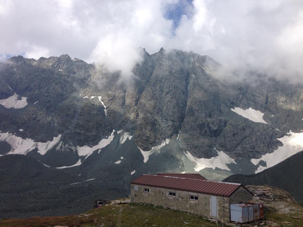 Seri_Bus's tweet photo. #rifugiogastaldi #vallidilanzo @Escursionismoit @MontagnaEstate @sentieridimonta @passionmontagna @APSMONTAGNA http://t.co/wwOqL6n2ZQ