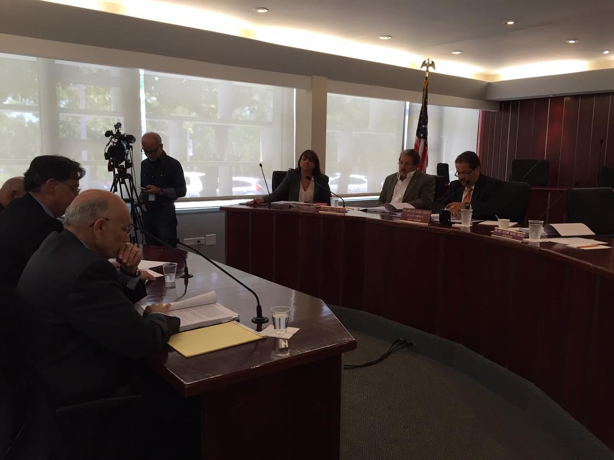 En VP de Comisión de Salud sobre #RS1158 el Sr. Manuel Mata, AESPR responde a preguntas del senador <a href="/JoseLuisDalmau/">Jose Luis Dalmau</a>.