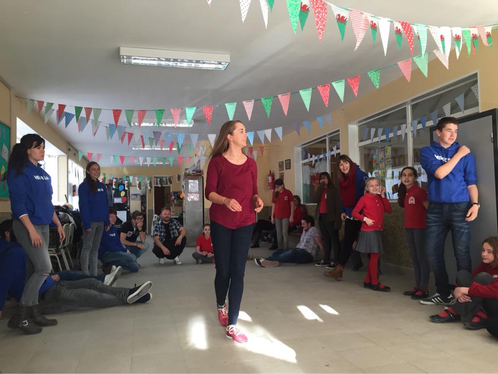 Urddieuenctid's tweet photo. Bore braf yn ysgol yr Hendre yn cynnal gweithdy drama #Mimosa15 . #Patagonia150 http://t.co/iqMxXJXGi9