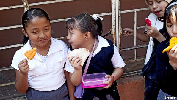 The "Battle of the Bulge" is a pan-american problem. ow.ly/QOGUO #eatyoursuperpowers <a href="/TheEconomist/">The Economist</a>