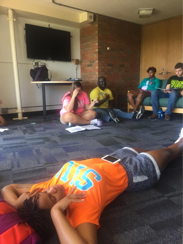 Devii_Shayy's tweet photo. Great House Meeting #SIURLT15 #SIUResLife #SchneiderEmpire #TheDreamTeam @Lauren_Bergholz @ebb_mo @TravisJGrey http://t.co/n9BwYvSWkF