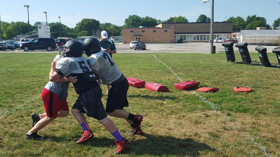 CAMPrincipal's tweet photo. World is right again-Raiders had shoulder pads today & could do a little contact. #LoveMeSomeFootball #OLineIsTheKey http://t.co/MRKIP9wRyZ