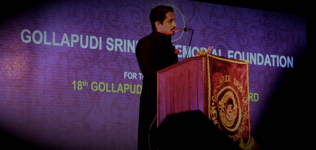 halithashameem's tweet photo. What an insight this man has..Never seen an actor being this good as an orator. @Actor_Siddharth  #GollapudiAward http://t.co/QbUdWPm8ge