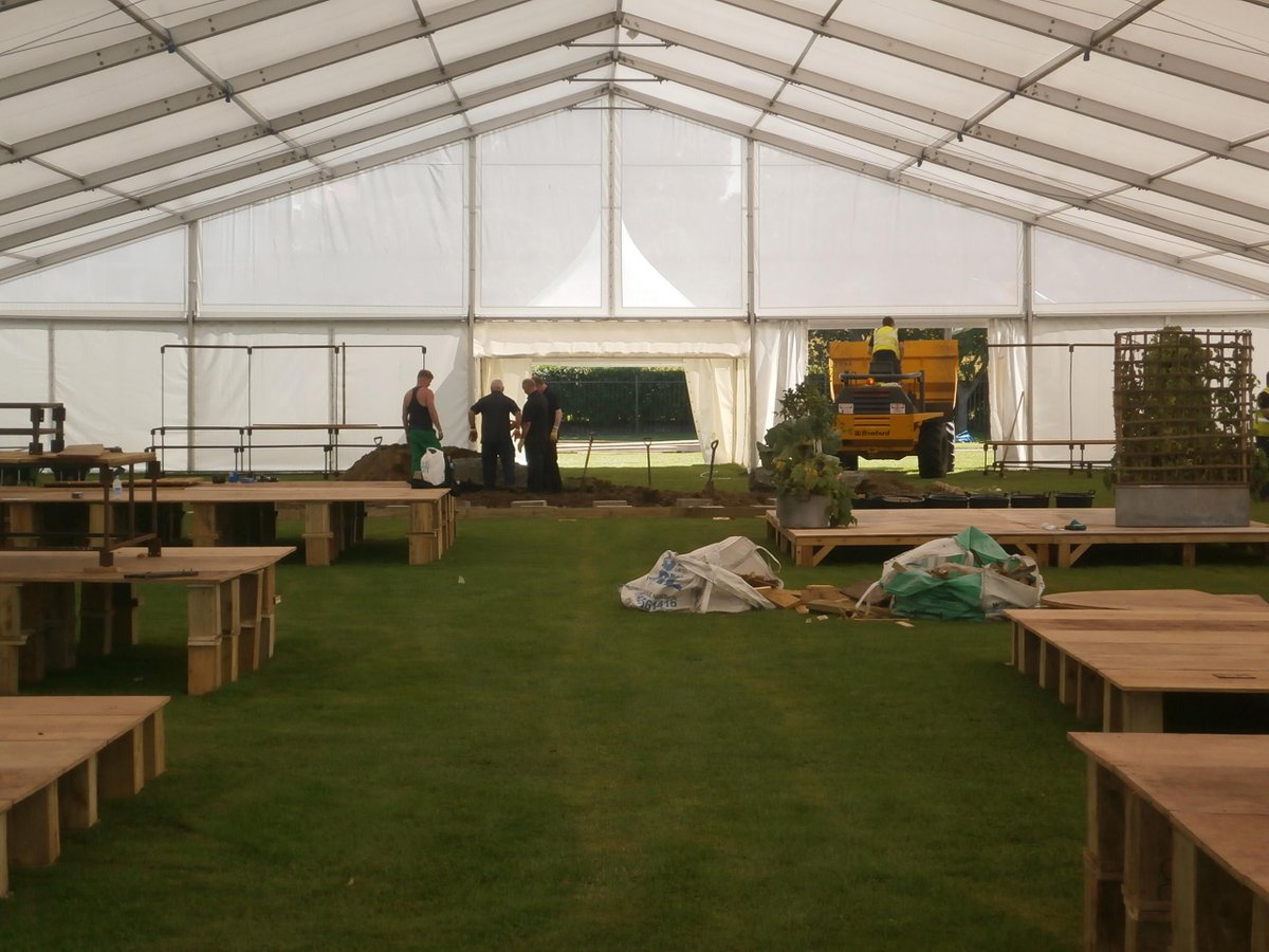 southportflower's tweet photo. Build up - 7 days to go! Tickets only £18 in advance. £22.50 on the day, £20 for concessions. Children under 16 free. http://t.co/G0DzzFvajU