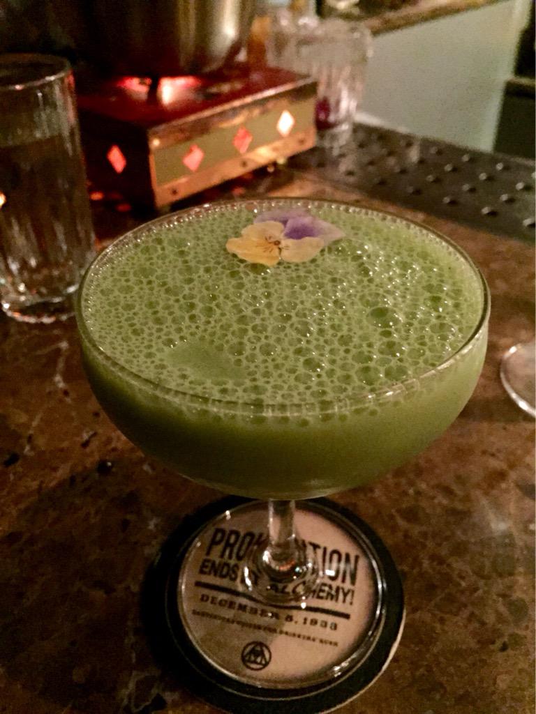 Jillbuleee's tweet photo. It's obvious. Mocha. #cocktails #Alchamybar #Taipei #bestdrinkever http://t.co/w4wFdkVNYc