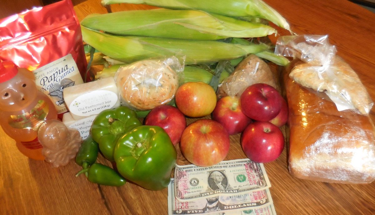 LushusLolly's tweet photo. Supporting @OHLocalFoodWeek with goodies from our Farmers Market! #olfw15 #itmatterswhereyougrowit #stampstampede http://t.co/5ZYdAVQZ1V