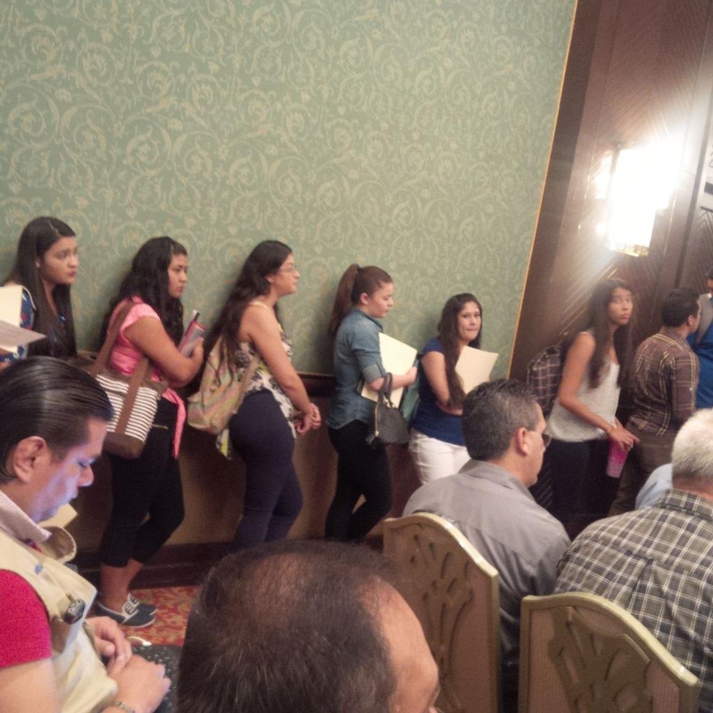 Celestemoralesd's tweet photo. Afortunadamente alcancé asiento porque vale la pena este evento @SEGOB_mx @CNDH  #Chihuahua #administracion http://t.co/xuwJQJbkzg