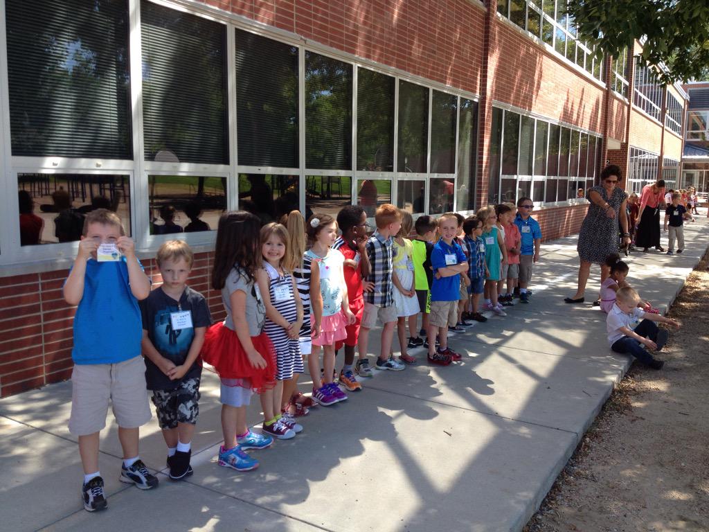 BeattieElementa's tweet photo. Kindergarten lunch recess http://t.co/vDhHdZmCV1