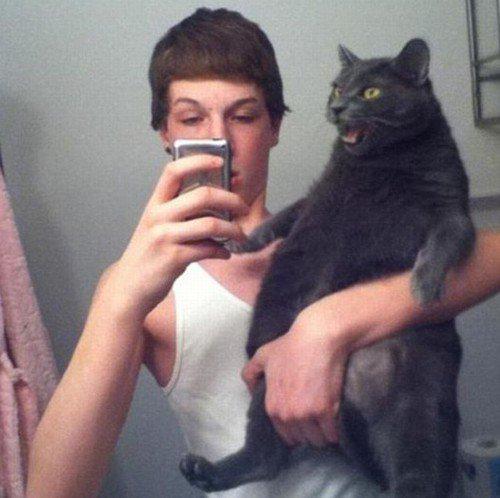 imgsEngracadas's tweet photo. Vem cá vamos tirar um selfie - http://t.co/JCvIsJFkJK http://t.co/UNg2fVKBFG