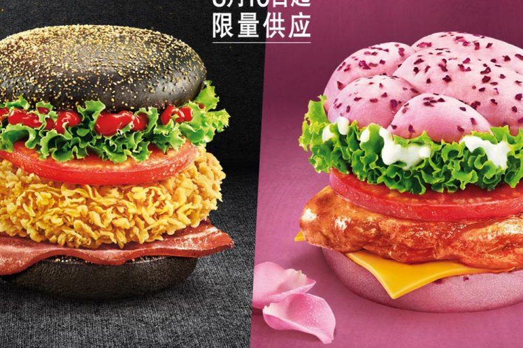 detikcom's tweet photo. Setelah Burger Hitam dan Merah, Kini Ada Burger Pink Diperkenalkan KFC China http://t.co/PEQdCQnCIz  via @detikfood http://t.co/r9YkswVBS0