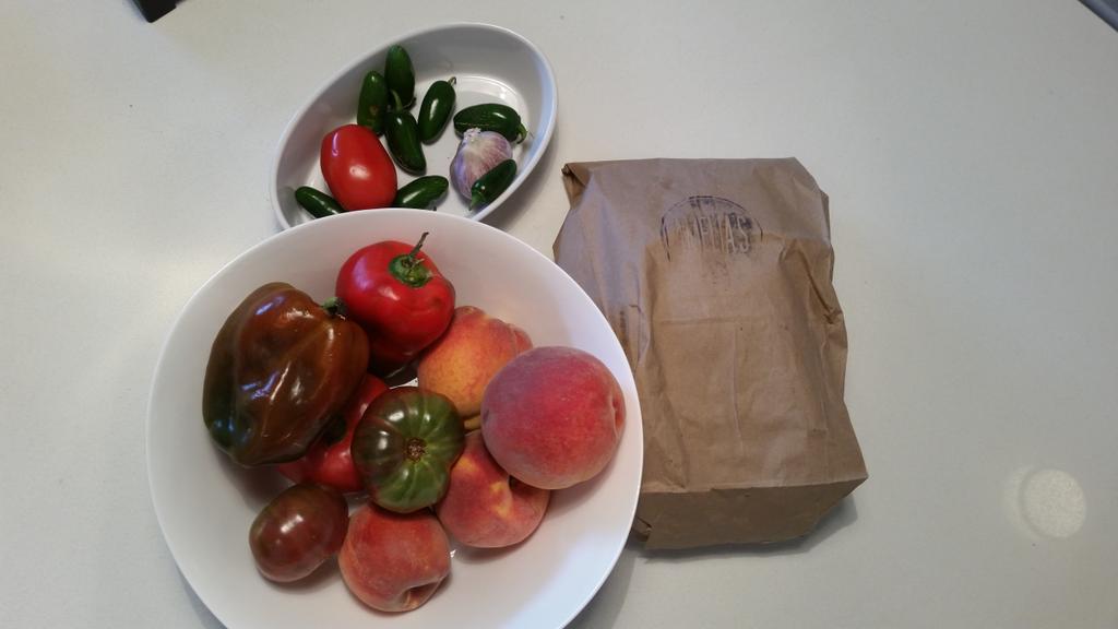 ninapelon's tweet photo. Indiana peaches, heirloom tomatoes and fresh bread. Can summer last forever, please? #indyfarmersmarket @IndyCM http://t.co/sB7zbtD84J