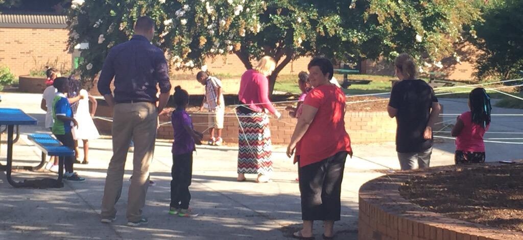 Team building with Mrs Jenkin's 2grade <a href="/SmgMagnet/">Sarah Moore Greene Magnet Academy (SMGMA)</a> today! #leaderinme <a href="/SEPrincipal/">Susan Espiritu</a>