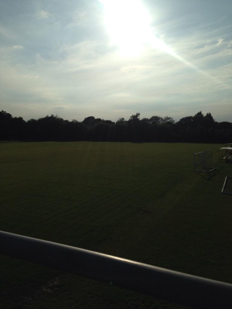 MarcusAnalysis's tweet image. This is more like it! Scorcher as the #ECFC U16s play this eve. Much preferred to last weeks monsoon. #sunmer #youth