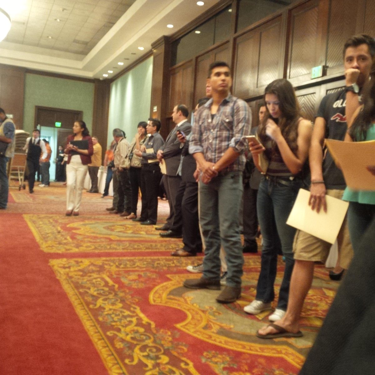 Doany's tweet photo. Pocos eventos con tanta gente de pie @dhnet_tv @SEGOB_mx @rsepulvedai @JuanRamonFG @JoseLArmendariz @rochajav http://t.co/HntoBIusEM