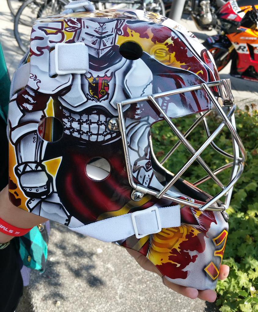 KanaAiysoublood's tweet photo. @tweetwithlucas Thaaanks, yeah Descloux organised one, the mask looks like that :D #GoaliePower http://t.co/nSgOVUqSFm