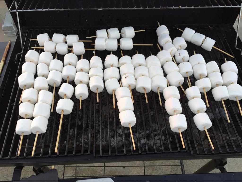 mkhawaja's tweet photo. What makes a great evening? Great food, weather and -most importantly- invaluable friends 😄 #BBQ night at #startappz🚀 http://t.co/N6Y8GYsjIy