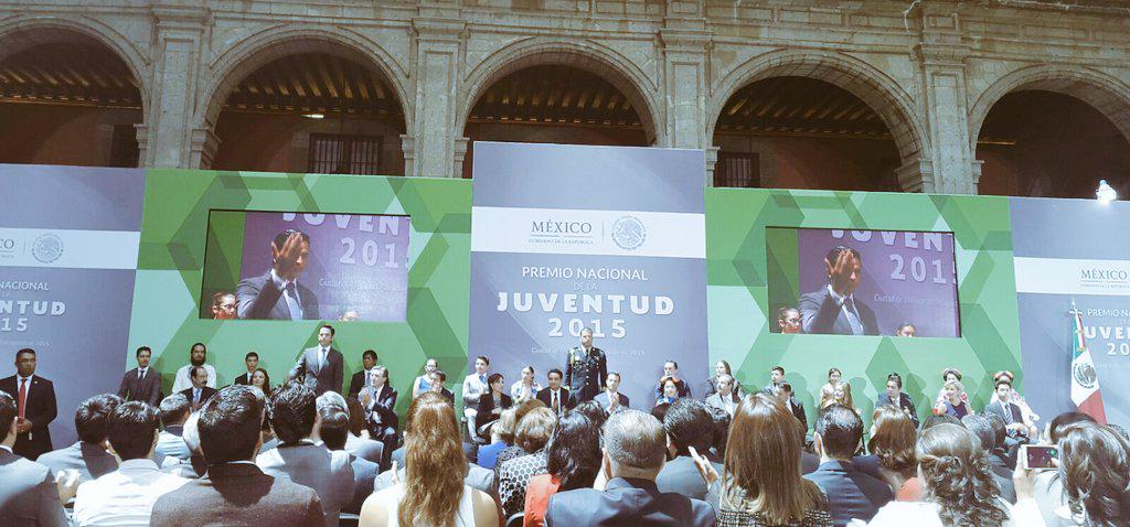 juventudLXII's tweet photo. En el #DíadelaJuventud estamos presentes durante la entrega del Premio Nacional de Juventud 2015 http://t.co/F5tsO92s7p