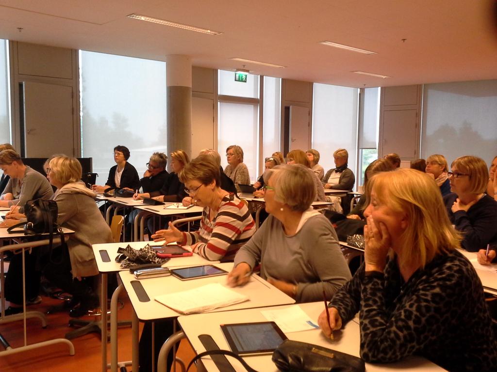 Áhugasamir þátttakendur spjaldtövur allra fyrstu skrefin #haustsmidjur2015 @vogaskoli @rakelgmagg <a href="/iNamskeid/">iNamskeid</a>