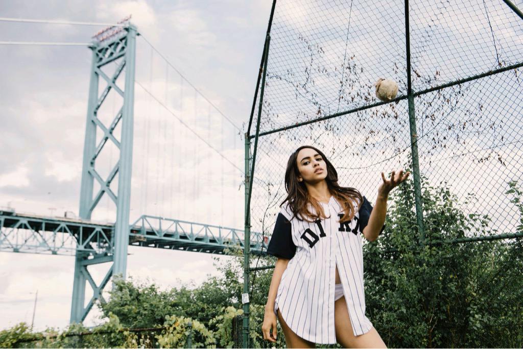 officialROSAMIA's tweet photo. ballin ⚾️ http://t.co/qyAjKnU0fC