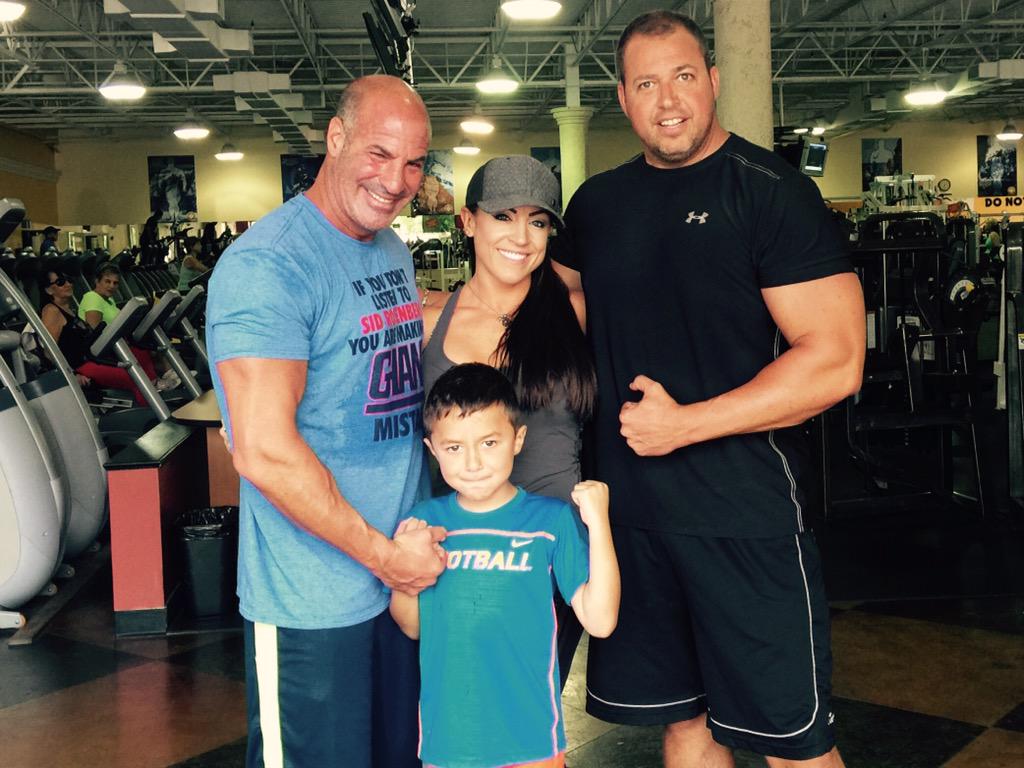 sidrosenberg's tweet photo. The Busy Body workout crew today! Sid, Katie, Chris and the ultra cute Gabe in front. Get big!!πͺπͺπͺππ#sidvision http://t.co/0gdO1KCLYj